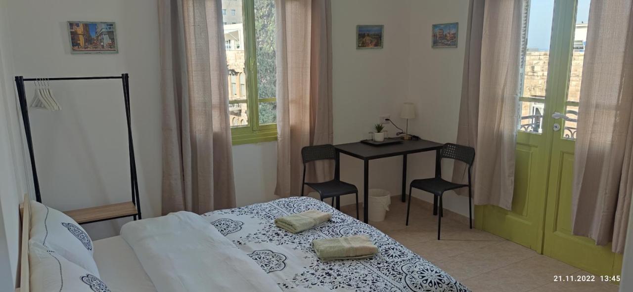 Guesthouse Comfy - Separate Rooms In The Apartment For A Relaxing Holiday Хайфа Екстер'єр фото